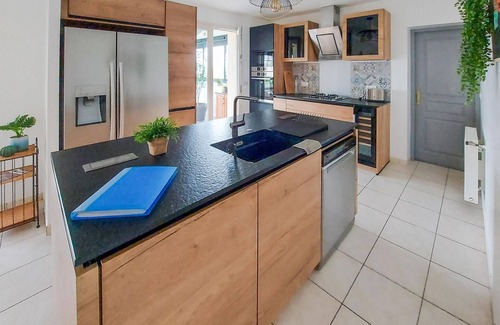 Saint-Martin-la-Garenne House | In this welcoming and spacious house you can spend a wonderful vacation close to nature.