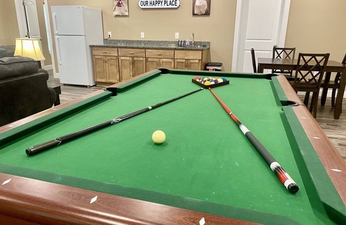 Branson House | IN📍Town 🏊‍♀️POOL/WaterFall💦HOTTUB ⛳GolfPutt⚡EV🔥FIREPIT🎱POOLTABLE🎡FUN❤️LUV