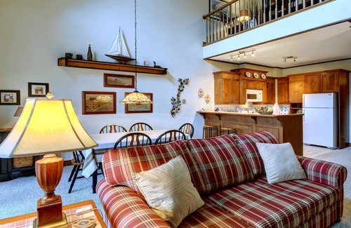 Mont-Tremblant Condo | IN TREMBLANT RESORT. Cozy retreat. 3 minute walk to ski lift. 31-day min stay.
