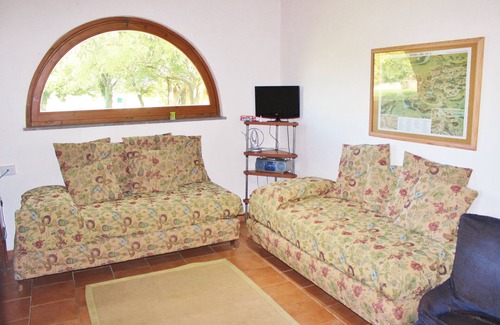 Zona LVIII Prima Porta Cottage | In Villa Silj parkland, family friendly, swimming pool, metro to city centre