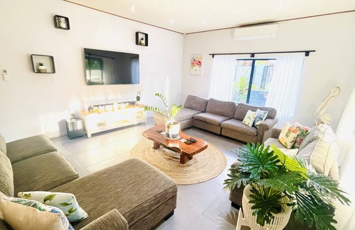 Arorangi House | Inave Oasis Holiday Homes