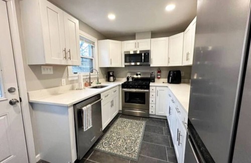 Bethel Park House | Incredible 5 bed 2 bath w/HOT TUB close to Pitt