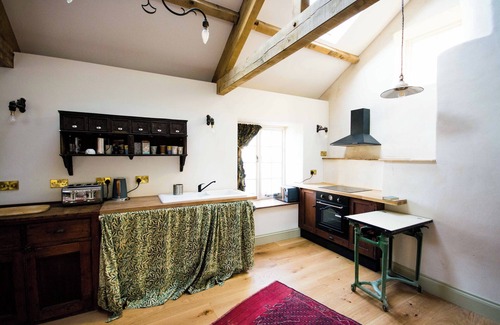 Crewkerne Apartment | Incredible loft apartment with everything. Full service option.