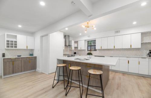 Dallas House | Incredible Modern 4 Bedroom