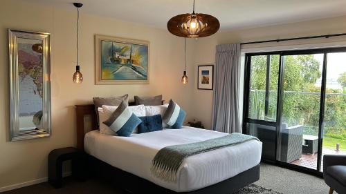 Mapua House | Incredible mountain & sea views