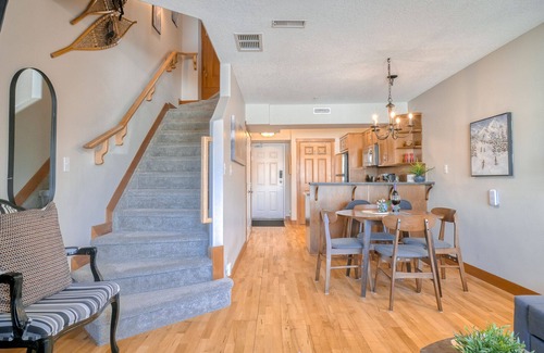 Cougar Creek House | Incredible Mountain View Townhouse Sleep 6 PPL in DT Canmore w/AC & UG Parking