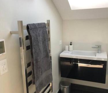 Kawarau Falls House | Incredible Views of the Remarks - New 2 Bed Townhouse