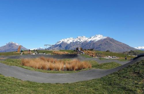 Kawarau Falls House | Incredible Views of the Remarks - New 2 Bed Townhouse