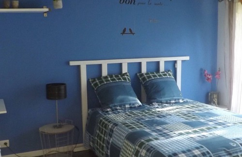 Saint-Sauveur Bed & Breakfast | Independent room with swimming pool