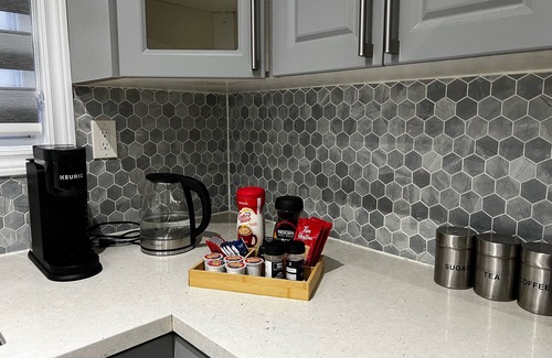 Malton House | Independent 3 BR 2 WR Bungalow 5 km from Pearson .Public transport, Casino.