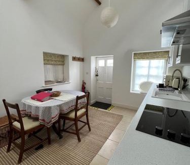 Heytesbury Apartment | Independent Space in Heytesbury 2 bedrooms