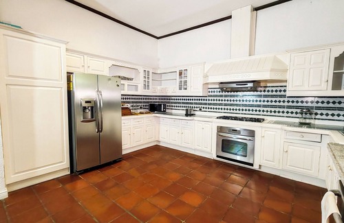 Santa Ana Villa | Independent villa 8BR 7 1/2 BTH Pool Fast WIFI sleeps 18 people