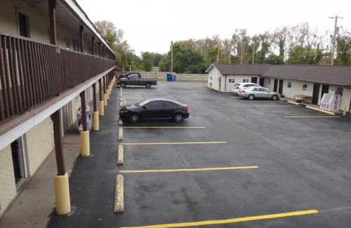 Fairmont City Hotel | Indian Mound Motel