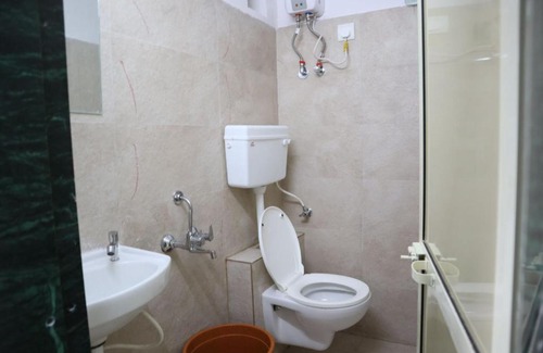 Marol Hotel | Indigo Room Sharing Dormitory - Near International Airport