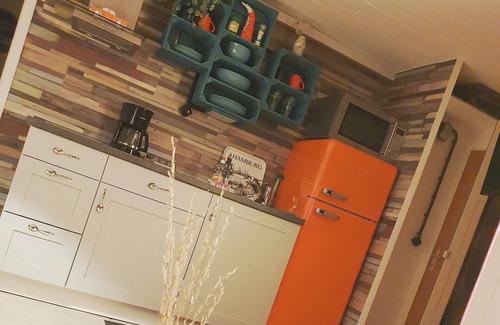 Bergedorf Apartment | Individual designer apartment in industrial style, bright and friendly.