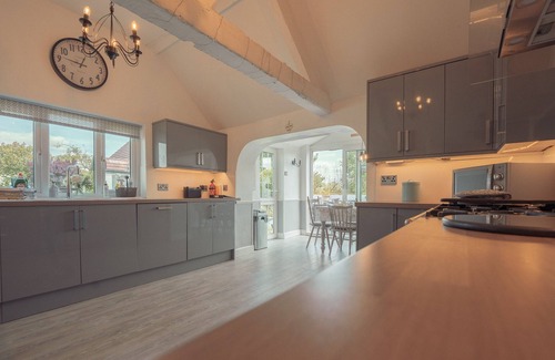 Blaisdon House | Indoor heated swimming Pool, Hot tub sleeps up to 30.Amazing Riverside House