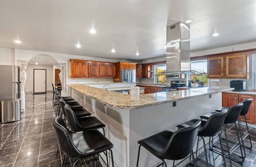 Sturgeon Bay House | Indoor Pool, Game RM, Movie RM! Sleep 24! Private!