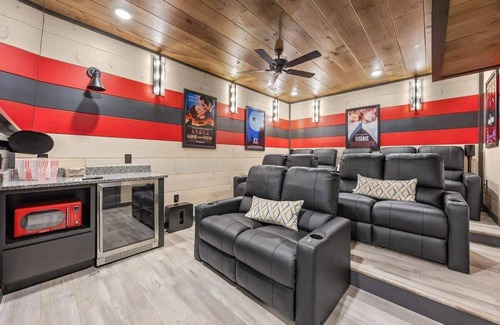 Sevierville House | Indoor pool | Rooftop Deck | Free Waterpark | Spa