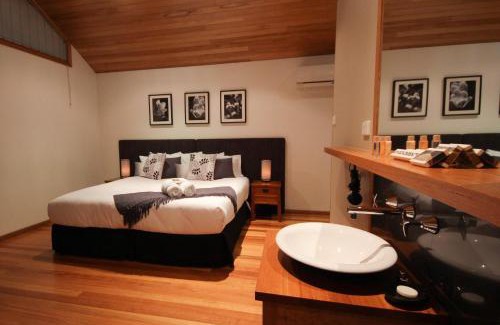 Hepburn Springs Villa | Indulge at Hepburn