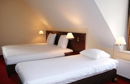 Sluis Hotel | Indulge in Cupule’s Oasis in Historic Location - Bike Rental, Free Parking