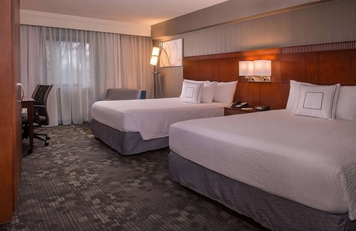 Columbia Hotel | Indulge in Home-Like Comfort! 2 Modern Units, Near Lake Kittamaqundi, w/Pool!