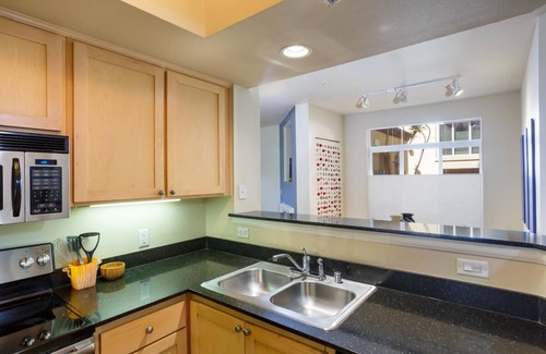 Bankers Hill Condo | Indulge yourself w/access to Balboa Park, Gaslamp, Little Italy, & Hillcrest!