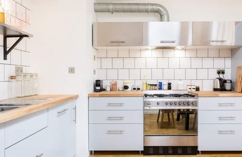 Homerton Apartment | Industrial Chic at The Composers Loft in Hackney