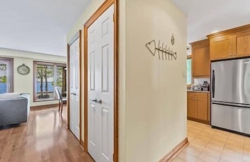 Severn House | Infinite Sparrow-Lakeside Family Retreat