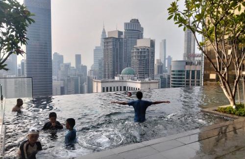 Bukit Bintang Apartment | Infinity pool at Axon Services Bukit Bintang KLCc