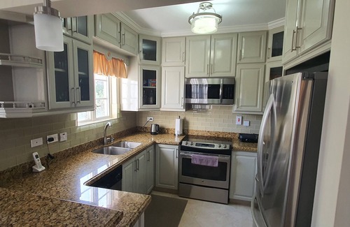 Bagatelle Terrace House | Infinity Townhomes, Charming 3-bedroom, 3.5 bathroom townhouse, AC, fitness room