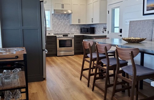 Dardanelle House | Informality and Privacy for families, couples, and individuals.