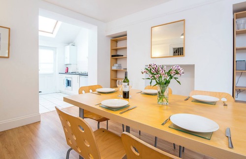 Manorbier House | Inglenook House, Holiday Home Manorbier, Sleeps 8, 4 bedrooms, bathrooms