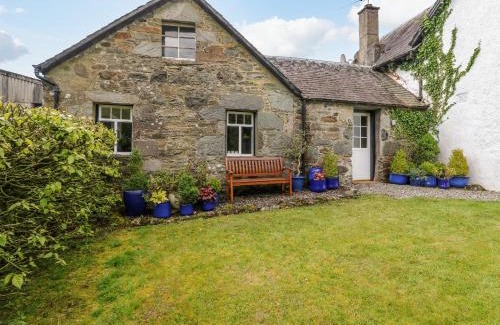 Lochearnhead House | Inglis Nook Cottage