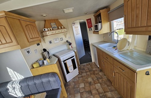 Ingoldmells Ski Chalet | Ingoldmells -caravan- Sleeps 8 - Seaside - Wi-Fi