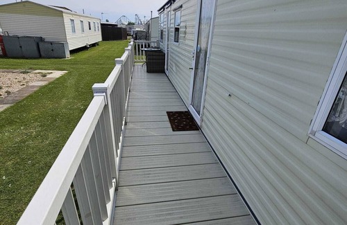 Ingoldmells Ski Chalet | Ingoldmells - Chalet - Sleeps 8 - Seaside - Garden