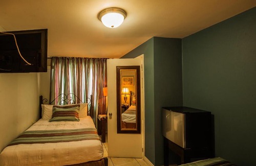 Newtown Hotel | Inn at 87