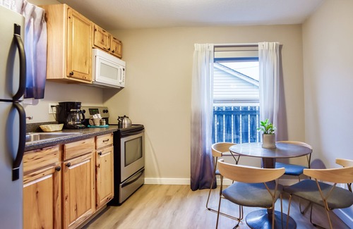 Downtown Cannon Beach Hotel | Inn at Haystack Rock