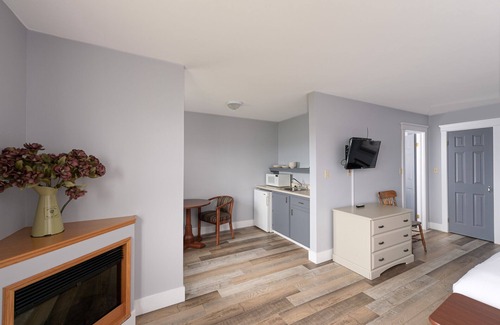 Bayview Hotel | Inn at the Pier