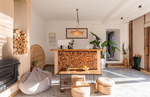 Dali House | Inn in the field