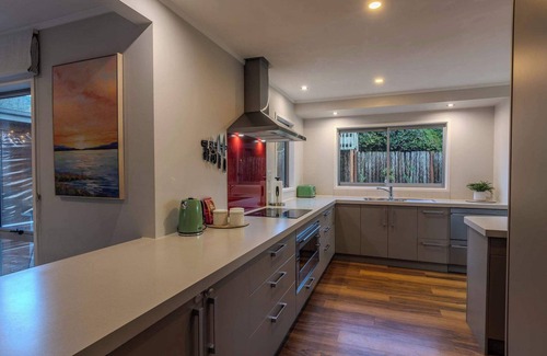 Lynmore House | Inn Lewis | Beside the Redwoods with Spa Pool