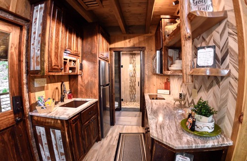 Cherry Log Cabin | Inn The Ravine Luxury Treehouse *hot tub, fireplace, firepit, secluded*