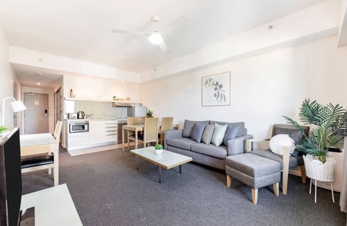 Darwin City Centre Apartment | Inner Bloom Tropical Chic in the CBD with Pool