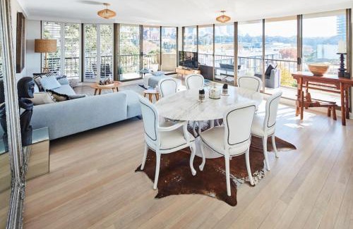 Woolloomooloo Apartment | Inner City Harbour Views With Parking