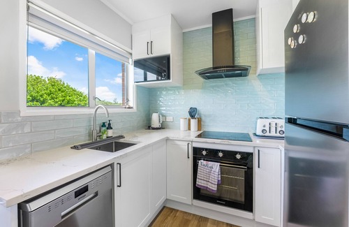 Sandringham Apartment | Inner City Retreat - WiFi - Netflix