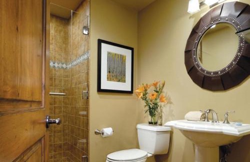 West End House | Innsbruck Aspen Deluxe One-Bedroom Garden Residence 03 w/Hot tub, Centrally located