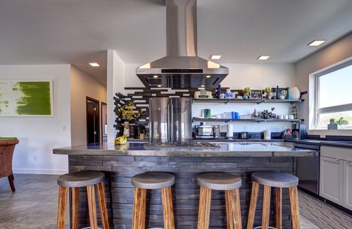 Rapid City House | Inspiring Modern Home W/Space, Close to interstate, restaurants, and shopping.