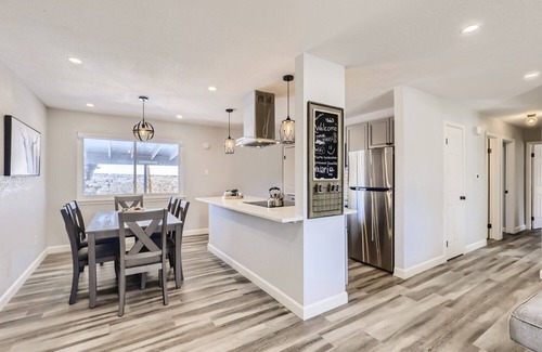 Dupont House | Insta-worthy 12 min to DT 6Bd 2.5Bt Modern Home
