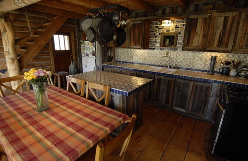 Emigrant Cabin | Internationally Flavored Cabin in Paradise Valley, SW Montana