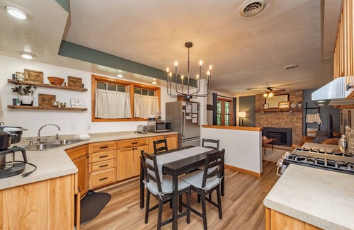 McHenry Cabin | Intimate Dog Friendly Cabin w/Fire Pit