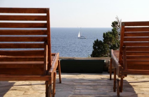 Lustica House | Into the wild